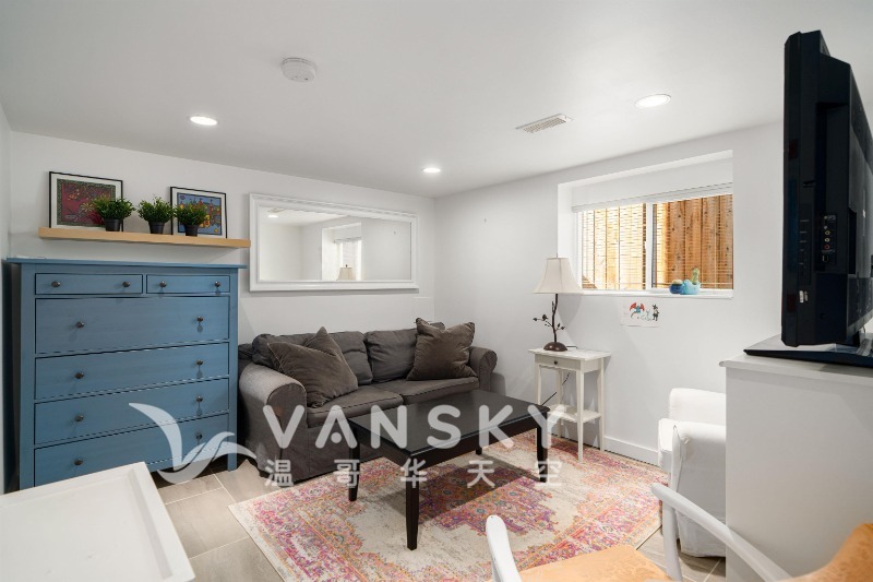 240918221418_PG downstairs 4.jpeg